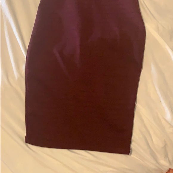 Burgundy Bodycon Sleeveless Dress With Keyhole - Picture 4 of 7